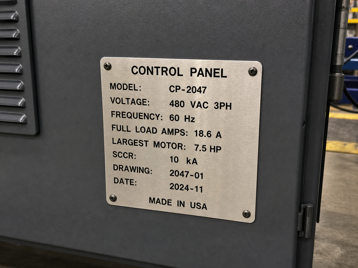 Acercamiento de la placa del armario eléctrico CP-2047